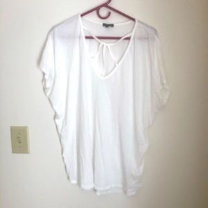 Express white t-shirt with fun collar
